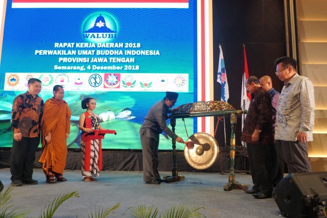 BUKA RAKORDA: Wagub Jateng Taj Yasin Maimoen membuka Rakorda Walubi di Hotel PO semarang selasa (4/11). 