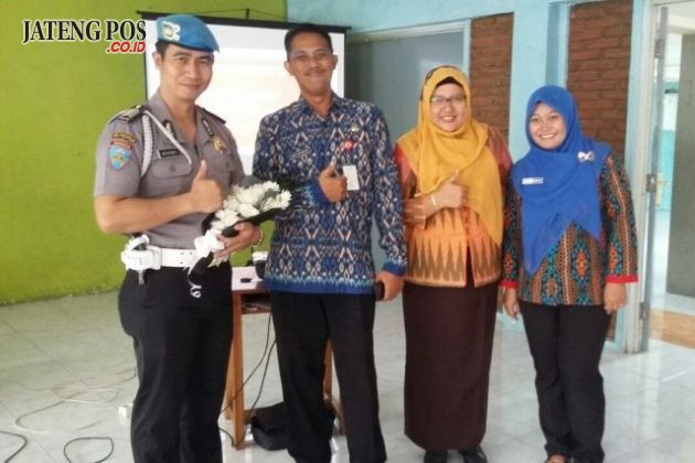 KELAS INSPIRATIF: Kami mengadakan kelas inspiratif oleh alumni dan orang tua siswa SDN Sendangmulyo 04. Semoga membawa manfaat dari silaturahim ini. Aamiin.