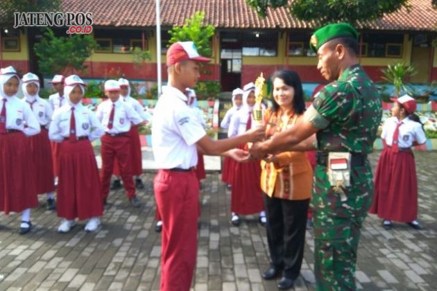 JUARA PBB SD: Puji syukur kehadirat Tuhan YME, SD Ngaliyan 03 berhasil meraih juara 2 lomba PBB SD di Kabupaten Kendal SMP Boja 1.Salam sekolah hebat.