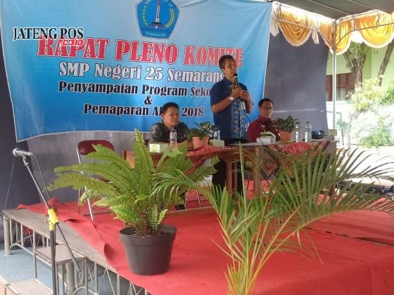 RAPAT PLENO: Jumat 26 Januari 2018 SMP Negeri 25 Semarang menyelenggarakan rapat pleno komite penyampaian program sekolah dan pemaparan APBS 2018.