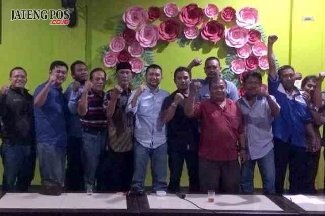 SOLID - Pengurus DPC Partai Demokrat Kota Pekalongan siap bekerja. (iwan arifianto)