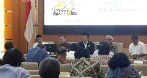 Bakal calon gubernur Jateng Sudirman Said dalam Diskusi Pilgub Jateng 2018 di Rektorat Undip Semarang. Ia mengaku tak risau akan kekuatan poros baru jika benar muncul.