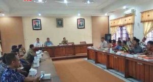 DATANGI DPRD : Puluhan anggota PPDI dari Sayung dan Mranggen kemarin mendatangi DPRD Demak untuk menyampaikan aspirasi. Adhi/jateng pos