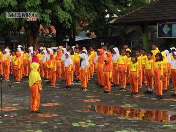 PERCAYA DIRI: Rasa percaya diri siswa kls 2 SDN Pleburan 04 memimpin apel pagi. Salam anak hebat.