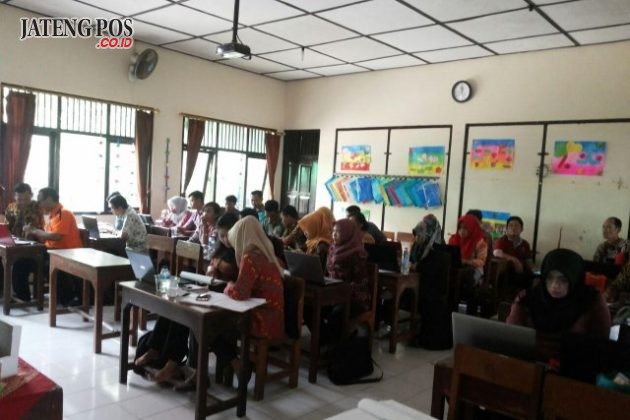 Pertemuan Pramu Bakti UPTD Pend.Kec.Gunugpati dalam rangka menindaklanjuti aplikasi Sang Juara dan PPK. Serta sosialisasi bagi Sekolah yang belum mendapatkan. Tetap Semangat.