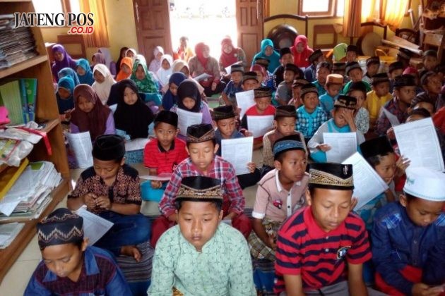 ISTIGHOZAH: Kegiatan istighozah SD Negeri Podorejo o3 UPTD Ngaliyan. Setiap bulan minggu terahir. Anak soleh jos.