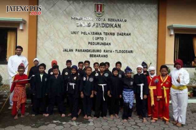 SIAP BERLAGA: Anak- anak peserta seleksi pencak silat POPDA UPTD PENDIDIKAN PEDURUNGAN siap berlaga dan siap juara. Sehat dan sukses.