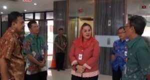 Wakil Walikota Semarang Hevearita Gunaryanti Rahayu mengecek pelayanan public usai libur akhir tahun, seperti di kantor DMP PTSP