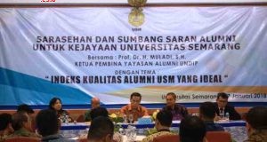 REUNI KAMPUS: Prof Dr Muladi SH (tengah) didampingi Rektor Andy Kridasusila SE MM (dua dari kanan) dan jajarannya saat paparan.