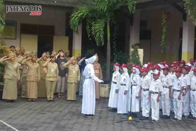 PPK PAGI: Penguatan Pendidikan Karakter (PPK) oleh SD Lamper Kidul 01 dalam bentuk penegakan disiplin upapacara. Selamat dan sukses.