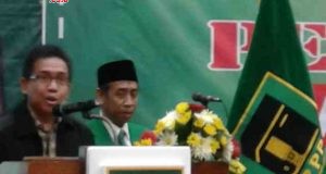 MENDUKUNG: Koordinator Gus Durian Jateng Husen Syifak memberikan sambutan dalam Rakorwil PPP Jateng di Hotel Semesta Semarang, Senin (19/2).