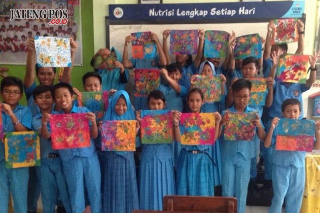 KETRAMPILAN: Siswa -siwi SD N Pendrikan Lor 03 antosias sekali...hore batikku jadi...kita buat dusgrip yuk.Salam PPK.