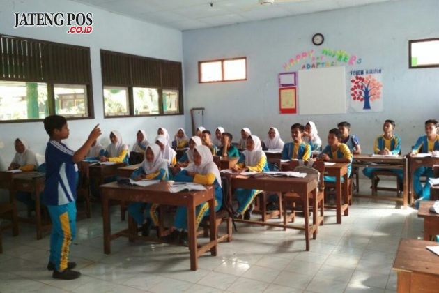 ANAK HEBAT: Presentasi pelajaran Bahasa Jawa KD Memahami isi teks cerita Ramayana, SMPN 28 Semarang Kec. Tugu Kota Semarang.