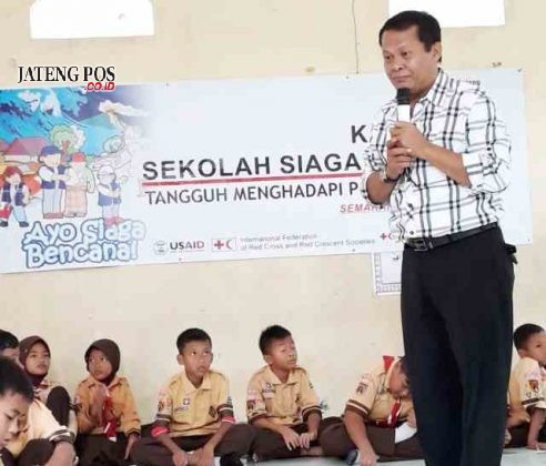 KUNJUNGAN: Kunjungan dari Bapak Sapto dari Dinas Pendidikan Kota Semarang beserta PMI dalam rangka sekolah Siaga Bencana di SD N Kalipancur 02.