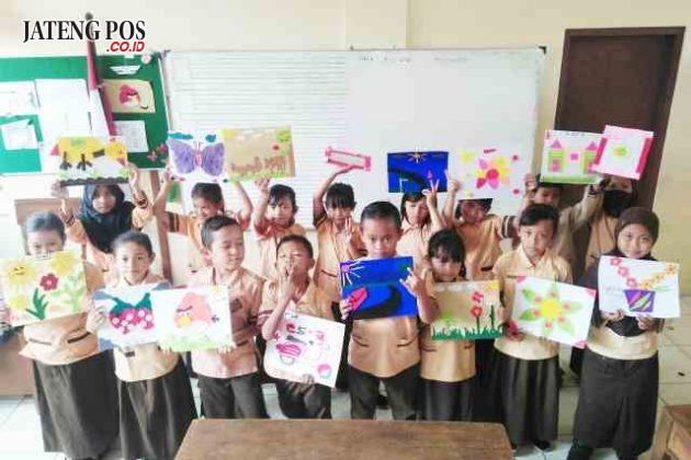 KREATIF: Prakarya dari kain flanel oleh kelas 2 SD Lempongsari Semarang. Salam kreatif