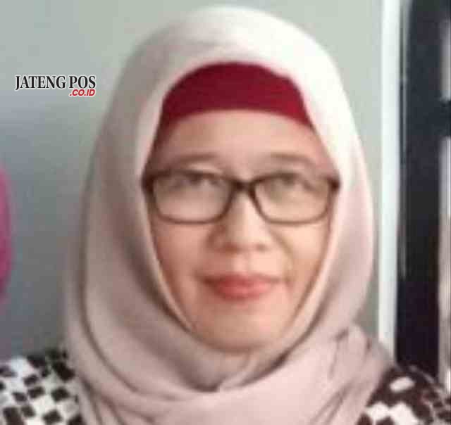 Dra. Kris Dwi Ningsih Guru Bahasa Indonesia, MTs Negeri 1 Purworejo