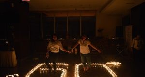 EARTH HOUR : Star Hotel dan Aston Hotel Semarang mengajak tamu peringati Earth Hour yang merupakan hari hemat energi dunia. Foto – Foto : DWI SAMBODO/JATENG POS.