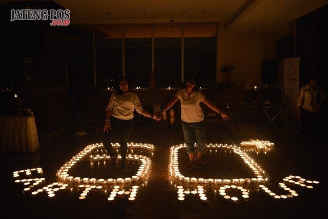 EARTH HOUR : Star Hotel dan Aston Hotel Semarang mengajak tamu peringati Earth Hour yang merupakan hari hemat energi dunia. Foto – Foto : DWI SAMBODO/JATENG POS.