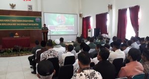 GENERASI TANGGUH: Danrem 073/Makutarama Kolonel (Inf) Joni Pardede dalam acara Komunikasi Sosial yang dihadiri generasi muda dan tokoh agama. foto : dekan bawono/jateng pos.