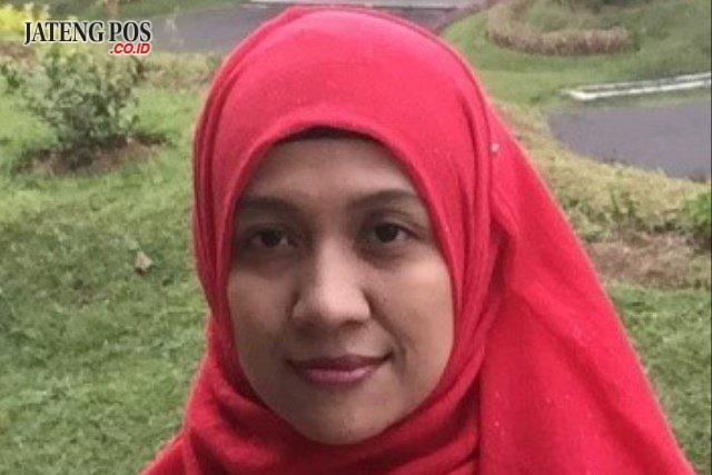 Emi Budi Susilowati, S.Kom, M.Cs Guru SMA Negeri 1 Surakarta