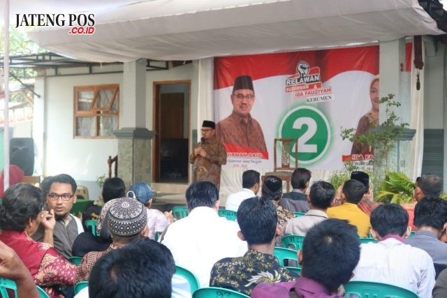 SOLID: Cagub Sudirman Said memberikan arahan dan statemen terkait program kerja setelah terpilih di Posko Kemenangan Sudirman Said-Ida Fauziyah, di Kabupaten Kebumen.