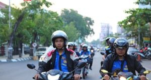 Organisasi Supra Semarang (OSRAM), Paguyuban Honda Semarang (PHaS), dan komunitas lainnya saat melakukan konvoi di kota Semarang