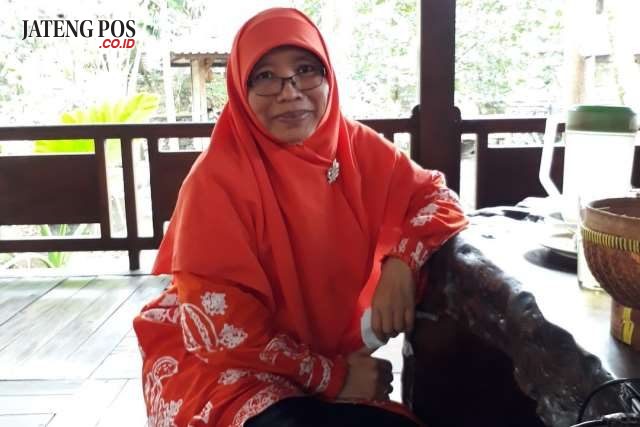 Dra.Nur Syamsiah Guru Bahasa Inggris SMPN1 Sayung,Demak