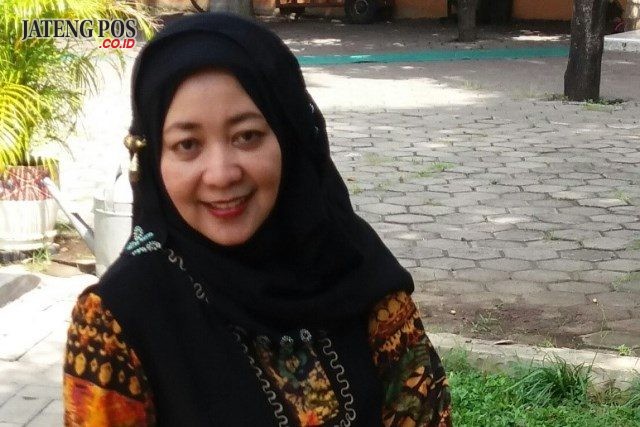 Endah Saraswati,S.Pd.,M.M. Guru SMP N 1 SEMARANG