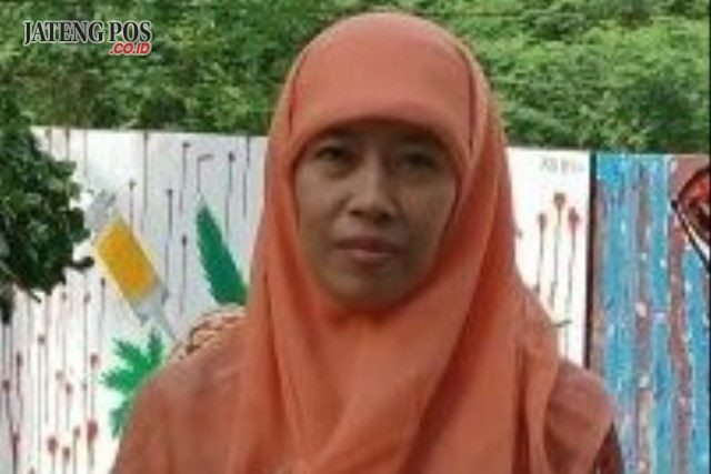 Sukinah, S. Pd Guru SMA N 4 Purworejo