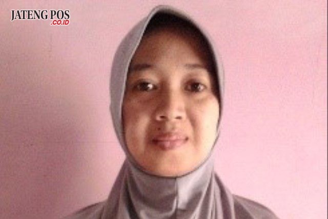 Hariyati, SE .MM Guru IPS SMPN 2 Gunungwungkal Pati