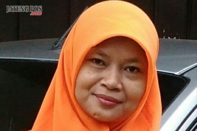 Nur Khayati, S.Pd, MA. Guru SMK Negeri 3 Kendal