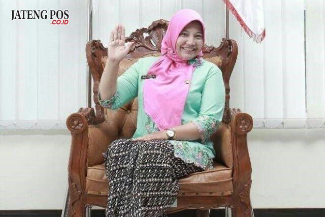 TITIN HERWINA WIJAYANTI, S.Pd.,M.Pd_GURU BAHASA INGGRIS SMA N 1 BOJA