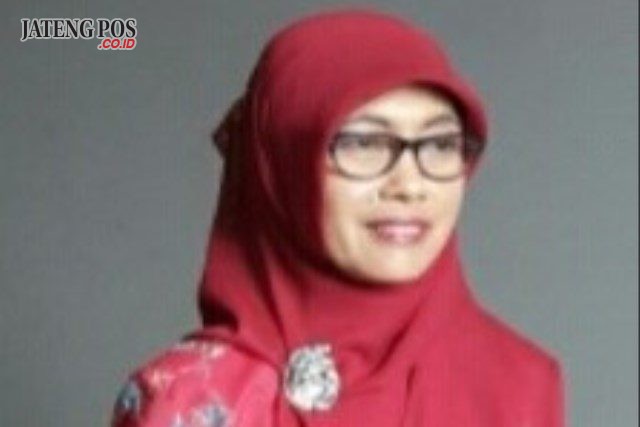 Dra. Dwi Retna Ariningsih, M.Pd. Guru SMKN 3 Semarang