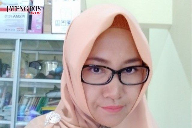 Dyah Kusumaningrum, S.Pd Guru SMK Negeri 1 Gesi, Sragen