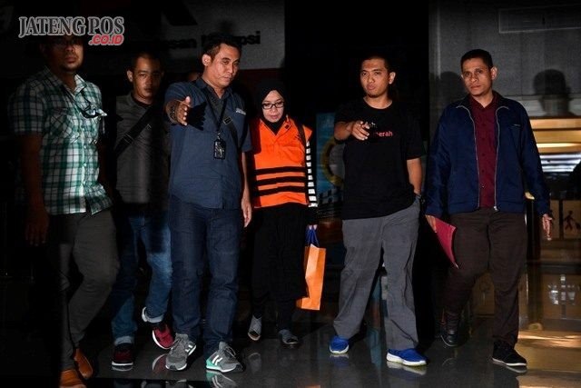 ENI MAULANI SARAGIH DITAHAN KPK
