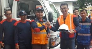 ELAWAN PLN- Tim relawan PLN UID Jawa Tengah & DIY kloter pertama turut andil dalam pemulihan lokasi terdampak bencana di Sulawesi Tengah. FOTO : ANING KARINDRA/JATENG POS