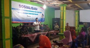 Anggota DPRRI Frakti Partai Demokrat Rinto Subekti menyambangi warga dusun Jurug Desa Jumapolo Kecamatan Jumapolo Kabupaten Karanganyar.