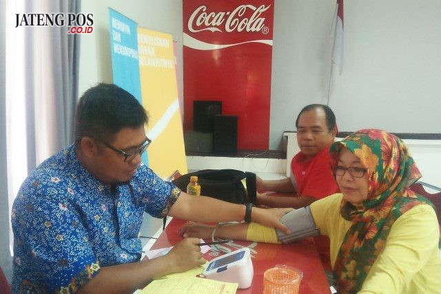 Coca-Cola Amatil Indonesia (Amatil Indonesia) Jawa Tengah kembali menyelenggarakan kegiatan donor darah yang diadakan secara rutin sebagai wujud kepedulian Amatil Indonesia bagi masyarakat yang berada di sekitar pabrik. FOTO : DOK/JATENGPOS