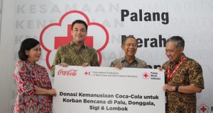 Penyerahan Donasi Coca-Cola kepada Palang Merah Indonesia (2)