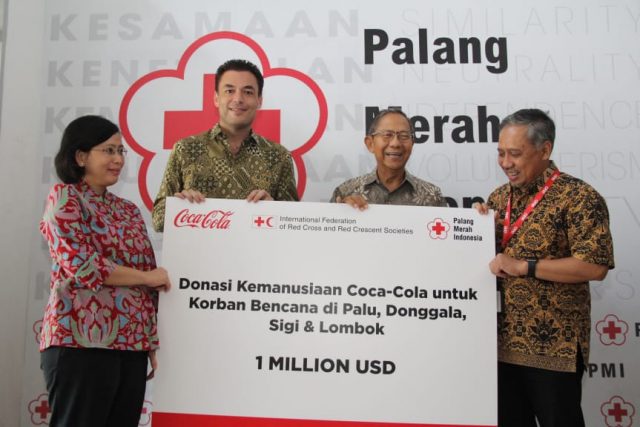 Penyerahan Donasi Coca-Cola kepada Palang Merah Indonesia (2)