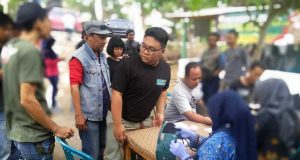 Para komunitas scooter saat ikut ikut baksos dalam TMMD Sragen. Foto: ARI SUSANTO/JATENG POS