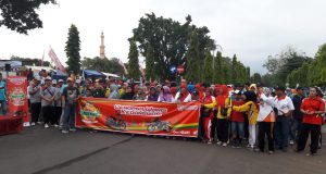 HONDA MORNING SHOW : Foto bareng bersama komunitas Honda Morning Show 2018 di salah satu sudut kota Kedungwungu diacara car free day.