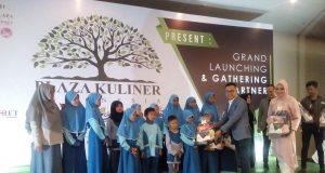 Plaza Kuliner Indonesia melaunching sejumlah produk dan memberi santunan pada anak yatim.