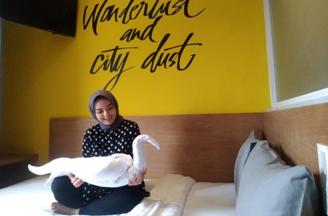 ART AND BOUTIQE : Salah satu room Radja Hotel Semarang, siap manjakan tamu menginap dengan sentuhan seni modern. Foto : DWI SAMBODO/JATENG POS.
