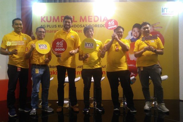 4G PLUS KUAT: Jajaran direksi dan manajemen Indosat Ooredoo meluncurkan kampanye terbarunya ’4G Plus Kuat-Sekarang Internetan Makin Kuat’, Selasa (26/3), di Semarang.