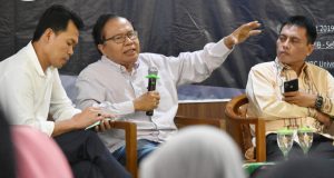 SEMINAR: Rizal Ramli saat menjadi pembicara dalam Seminar Nasional yang digelar di Universitas Muhammadiyah Semarang, Jumat (15/3).