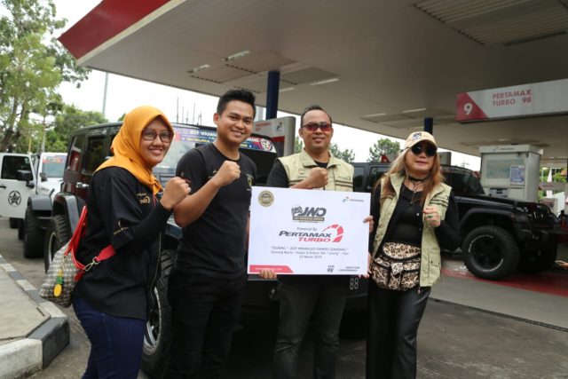 PERTAMAX TURBO: Jeep Wrangler Owners Semarang menjajal keunggulan Pertamax Turbo dengan kegiatan Touring sambil menikmati keindahan alam Gunung Muria dan Perkebunan Teh Jolong, Sabtu (23/3).