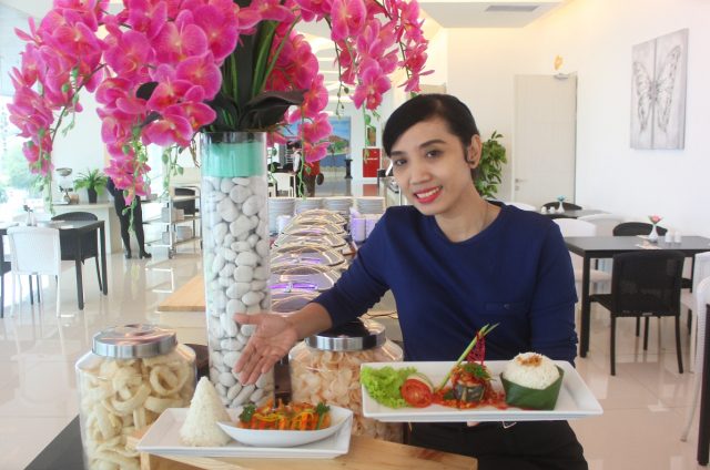 MENU SPESIAL: Wening Damayanti DOS The Azana Hotel Airport tengah menunjukan dua menu promo bulan Maret – April 2019