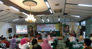 BENANG MERAH : Simposium nasional yang digelar Lembaga Kajian Lintas Kultural (LKLK) dengan tema mengurai benang merah pemilu damai untuk Indonesia yang tak tercerai berai, di Kusuma Sahid Prince Hotel Solo.