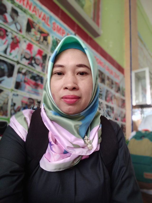 Leny Setyorini,SPd Guru Bahasa Inggris SMP Negeri 1 Godong